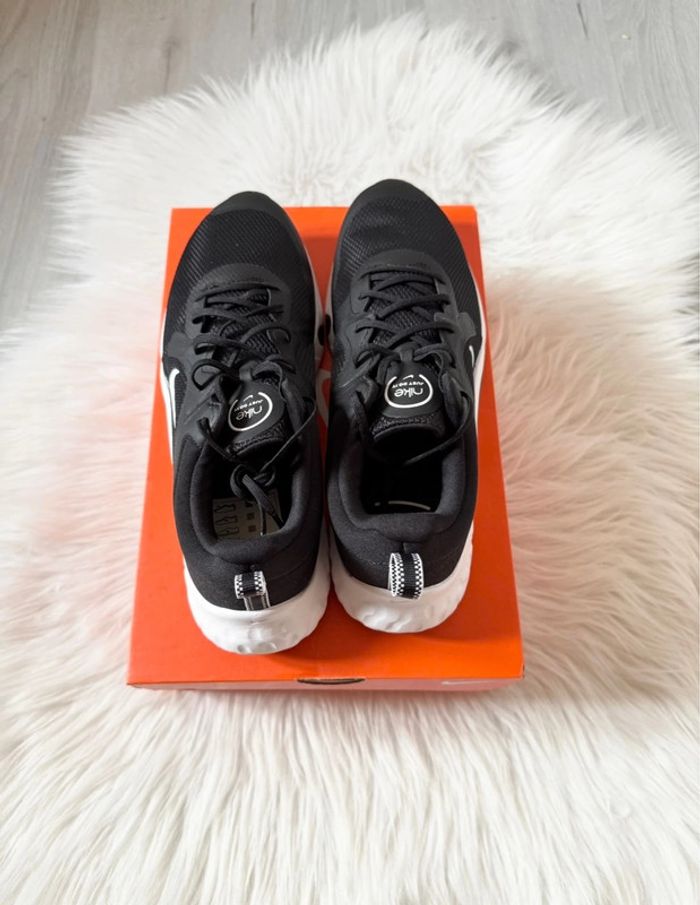 Baskets Nike Renew In-Season TR 11 – Taille 44,5 – noir/blanc – Neuf avec étiquette - photo numéro 9