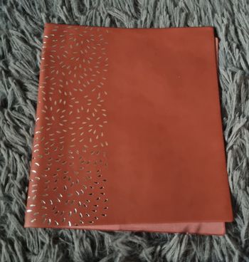 Protège cahier marron avec motifs doré