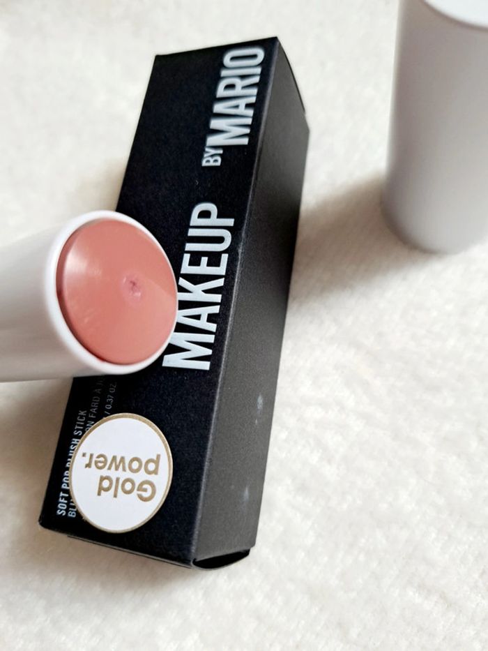 Makeup by Mario
Soft Pop Blush Stick
Teinte Dusty Rose - photo numéro 7