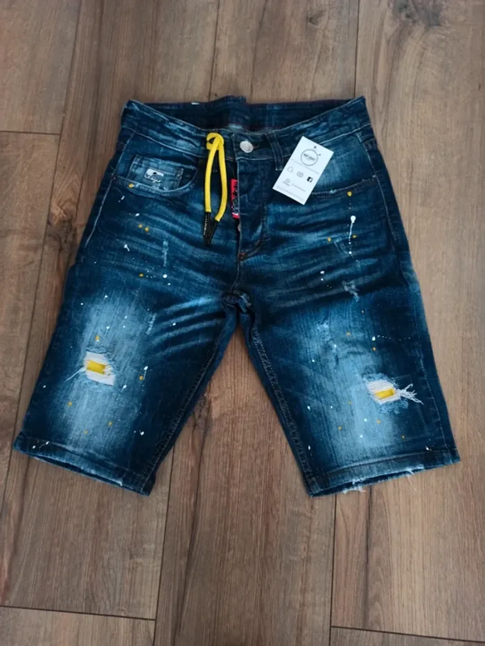 Short en jeans bleu peinture 30US