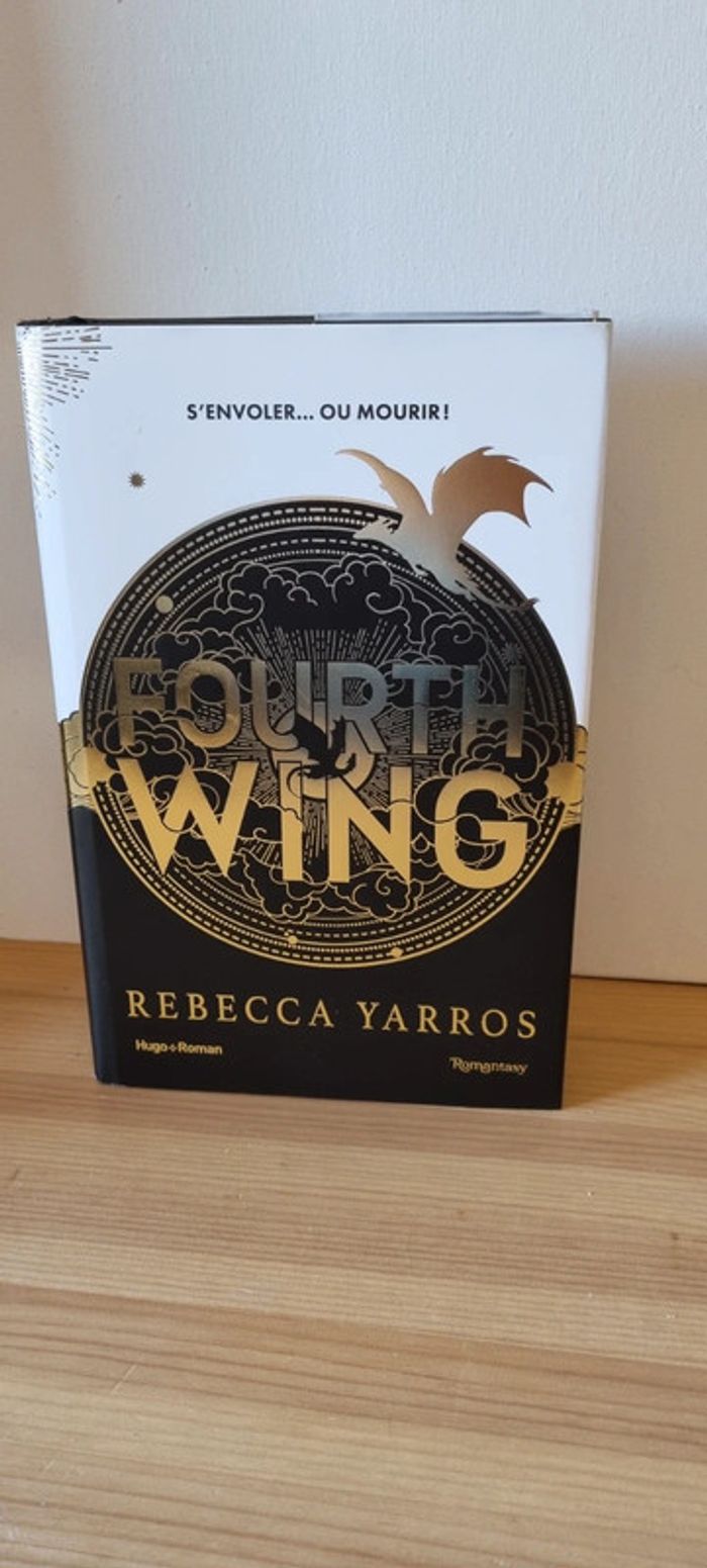 Box Fourth Wing avec défaut + Goodies - photo numéro 2