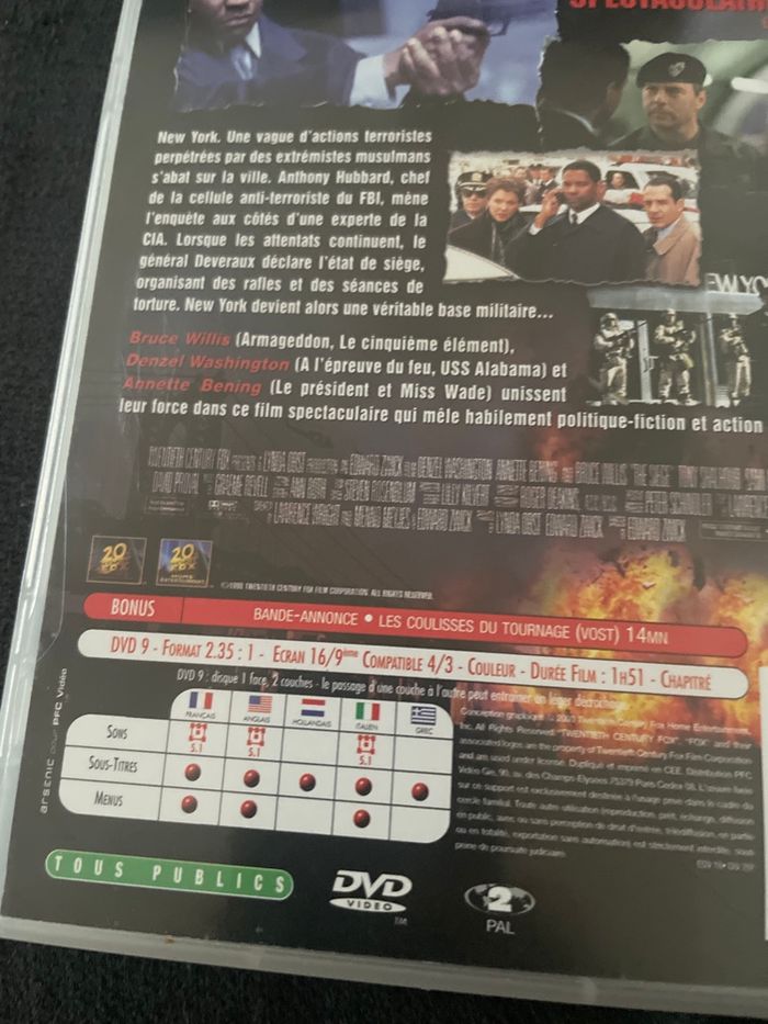 Couvre-feu avec Bruce Willis et Denzel Washington - photo numéro 3