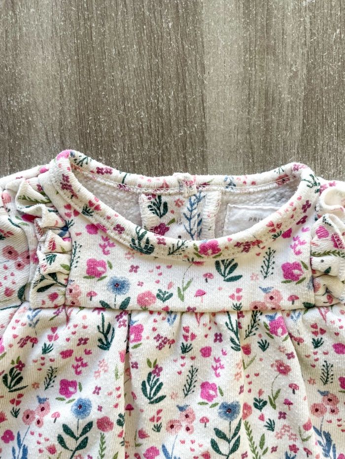Robe body à fleurs Primark taille 3/6 mois - photo numéro 2