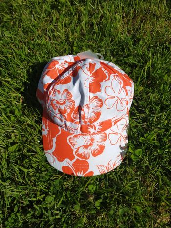 Casquette à fleurs hawaïennes