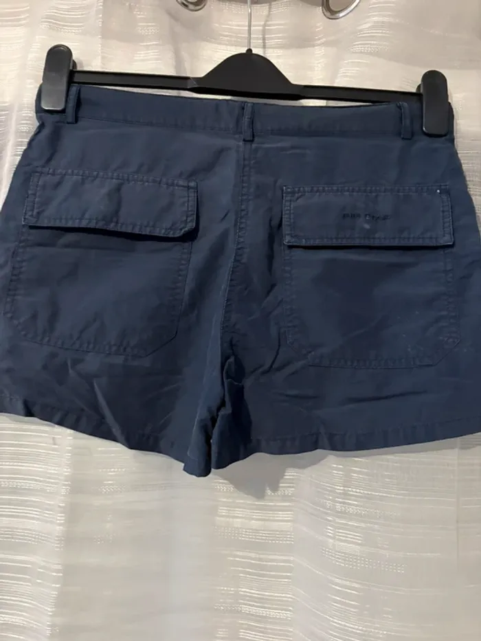 Short court bleu - photo numéro 5