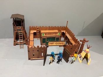 Playmobil Fort Randall Western vintage cowboy Indien Tour de garde Quartier général  2 Échelles  Mat pour drapeau Tipi Totem 2 gardes 1 indien 3 chevaux