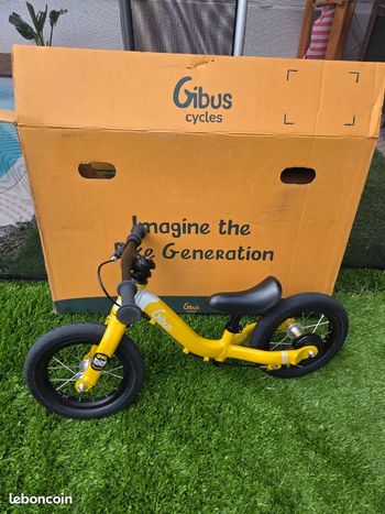 Draisienne jaune / Gibus / bon état