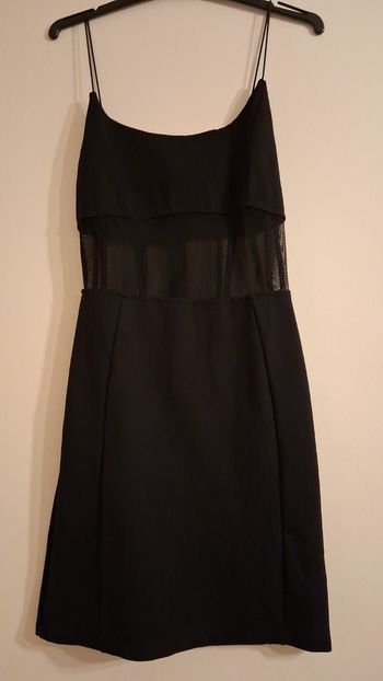 Robe noire avec transparence