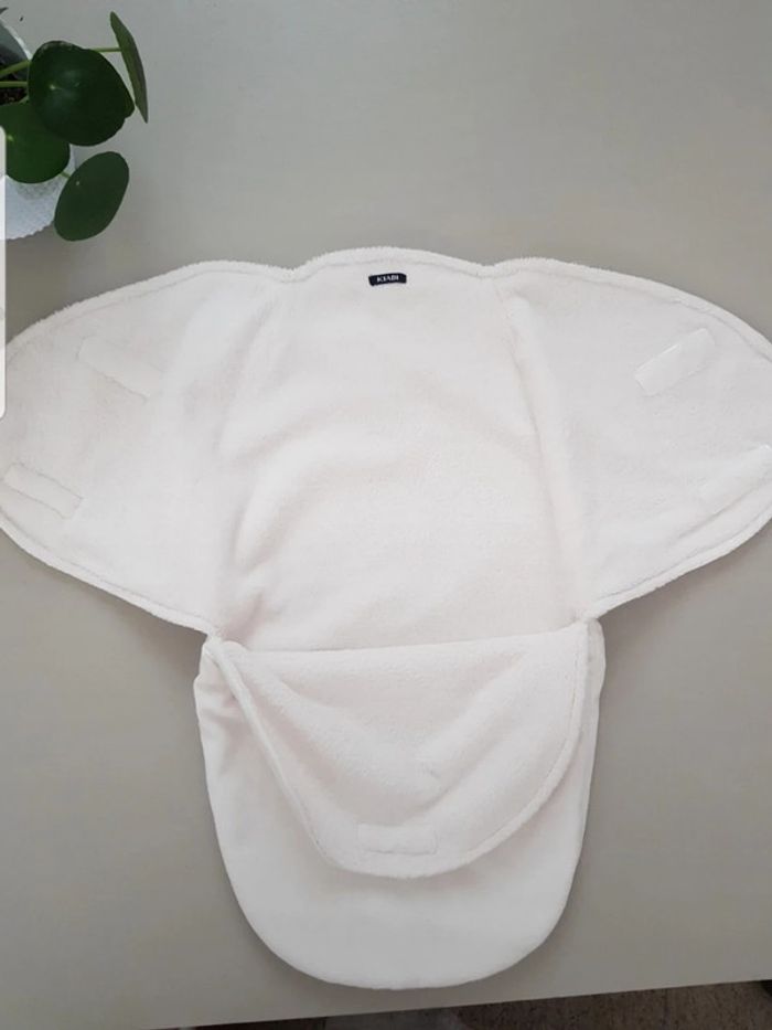 Nid d'ange bébé blanc brodé bleu marine - photo numéro 7