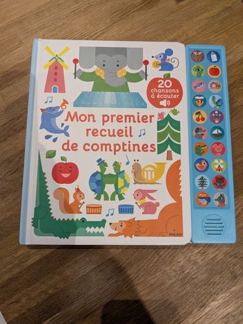 Livre musical mon premier recueil de comptines en très bon état 