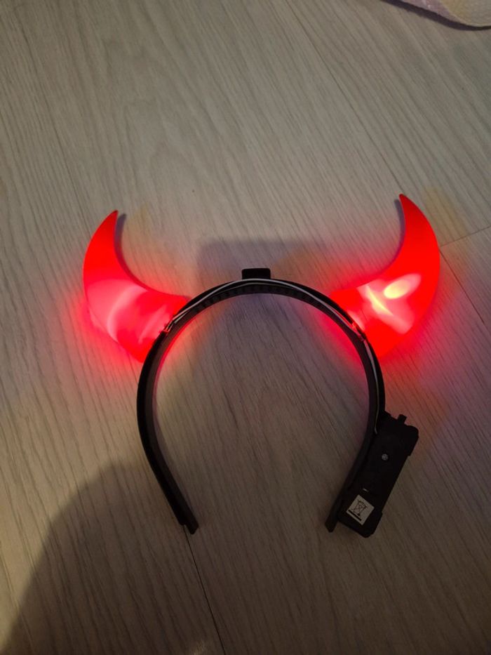 Serre-tête diable neuf - photo numéro 2