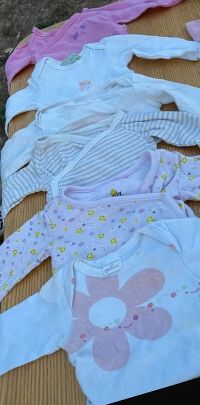Lots vêtements fille 3 mois vertbaudet - photo numéro 2