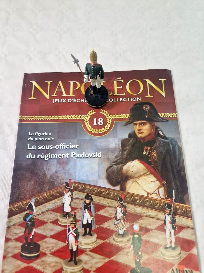 Figurine , Napoléon , jeux d'échec de collection , numéro 18 , le sous officier du régiment Pavlovski - photo numéro 2