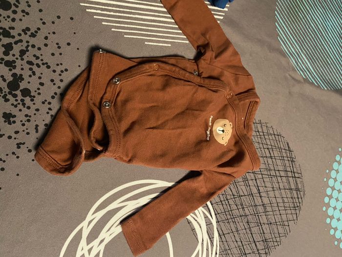 Vêtements de bébé taille 1 mois - photo numéro 3