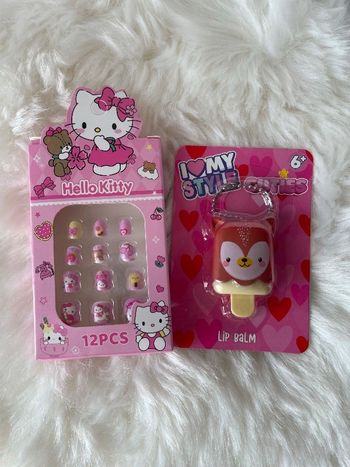 Faux ongles hello Kitty + baume à lèvres
