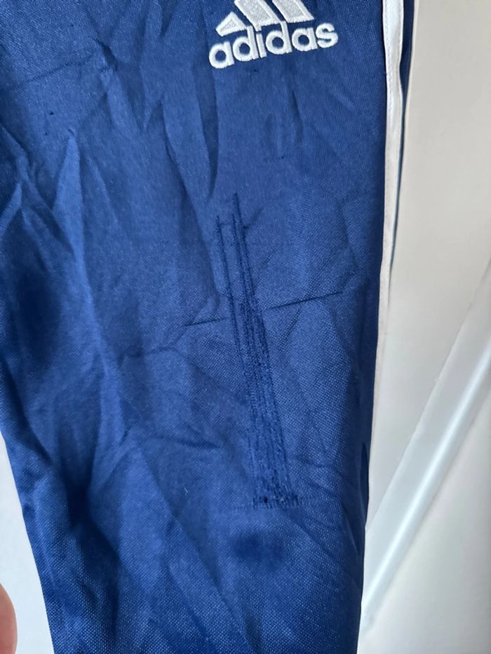 Jogging Adidas bleu à bandes blanches – Taille S – Bon état - photo numéro 5