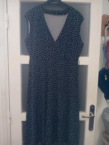 Robe noire à motifs blancs taille L
