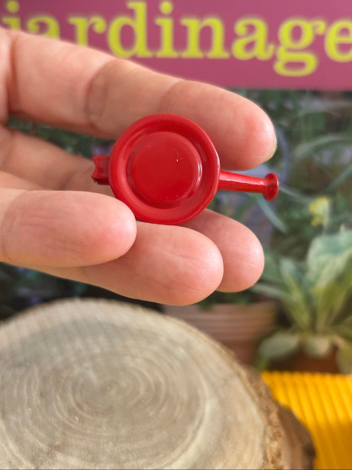 Arrosoir métal rouge pour maison de poupée - photo numéro 5