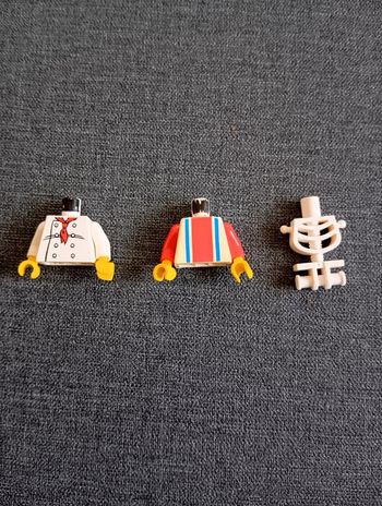 3 torse figurines lego