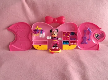 Dressing pop star de Minnie