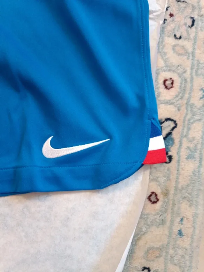 Short de foot Nike équipe de France taille 13/15 ans authentique neuf - photo numéro 3