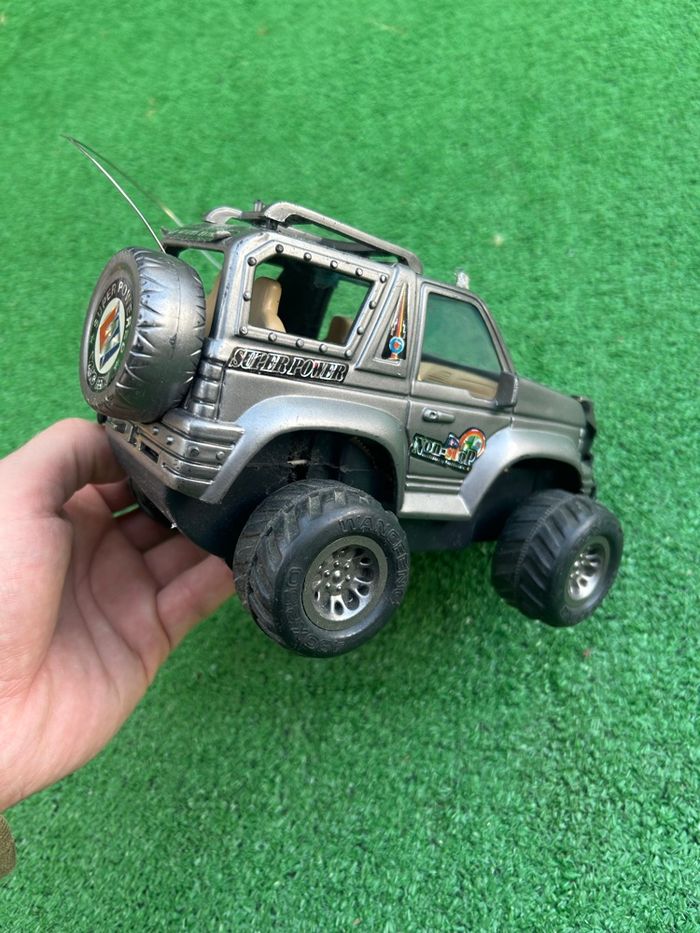 4X4 télécommandé jouet (télécommande manquante) - photo numéro 2