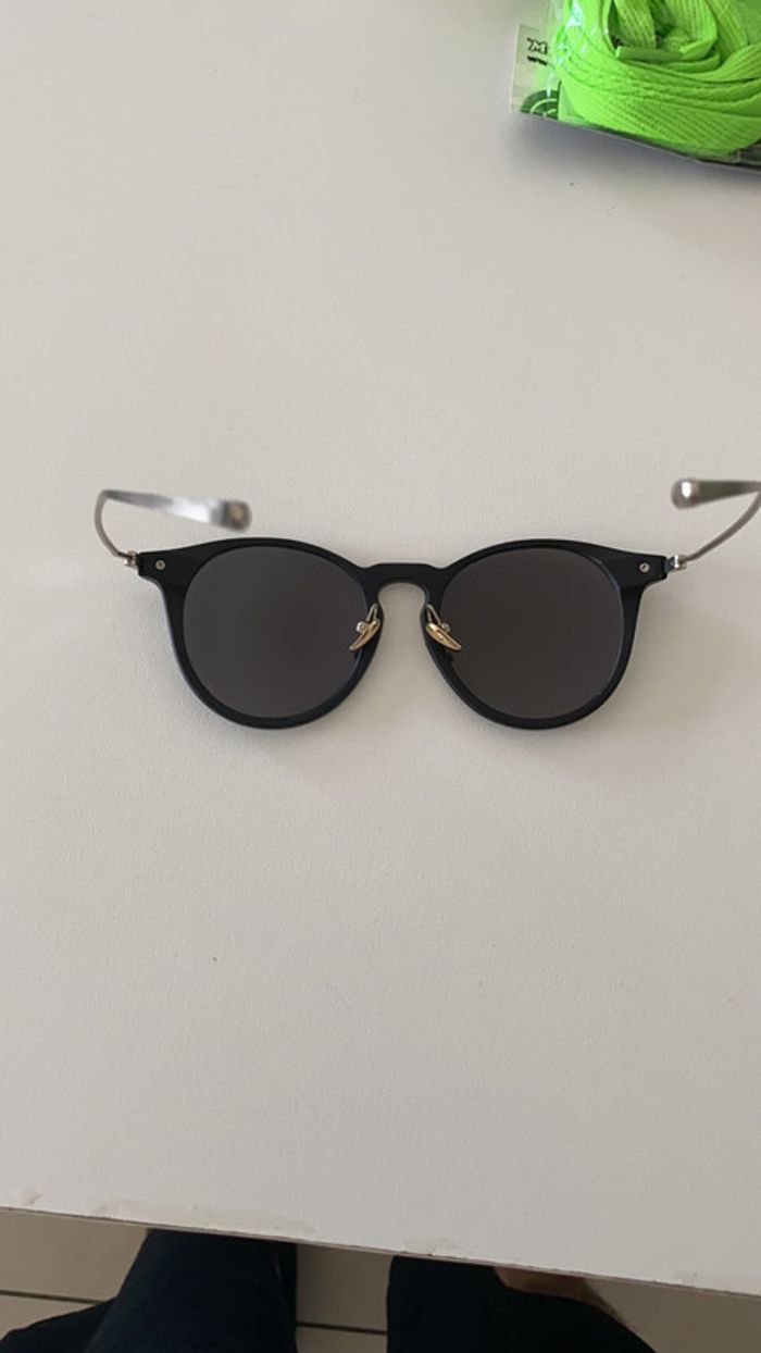 Belle paire de lunettes de soleil - photo numéro 4