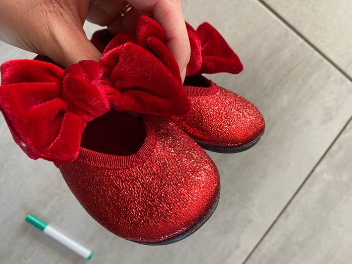Ballerines bébé 18/19  rouge métallisé noeud velours H&M - photo numéro 10