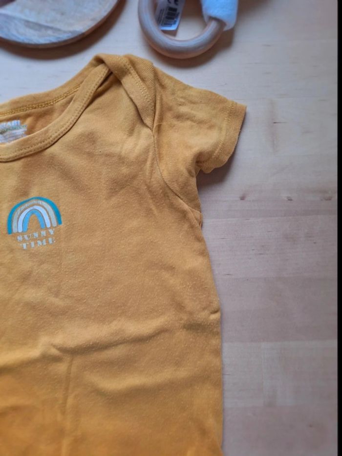 Bodies manches courtes taille 24 mois Marque Kiabi Très bon état - photo numéro 2