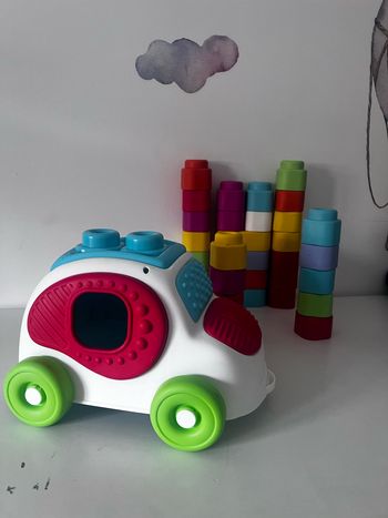 Voiture sensorielle clementoni + 31 cube souple