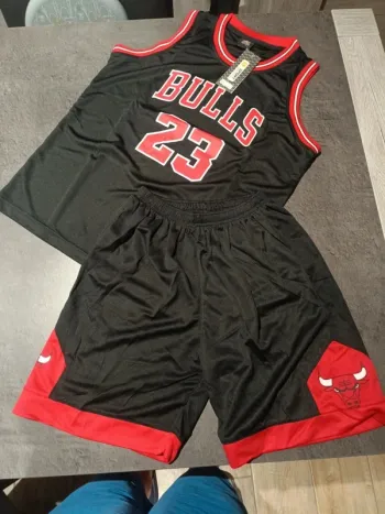 Tenue NBA Chicago Bulls Michael Jordan noir. T.30