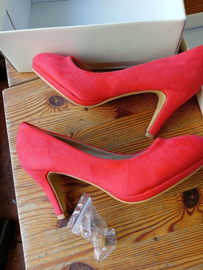 escarpins taille 38 - NEUF