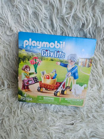 Jouet - jeux de construction playmobil 70194 petite fille et grand mere - Neuf