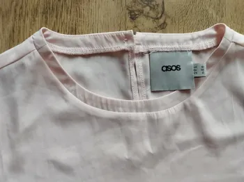 Blouse satinée brodée Asos t. 38 rose pâle manches 3/4