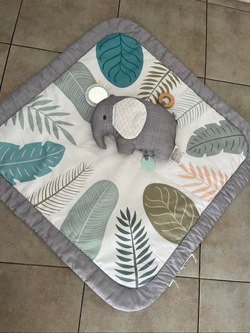 Tapis d’éveil et son coussin d’éléphant
