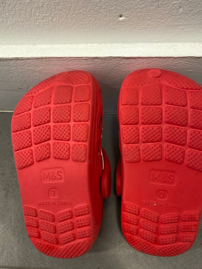Crocs SpiderMan Rouge taille 23/24 - photo numéro 3