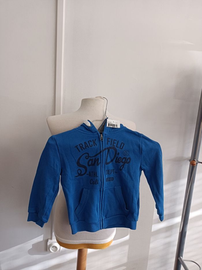 Sweat taille 4-5 ans ref 44468