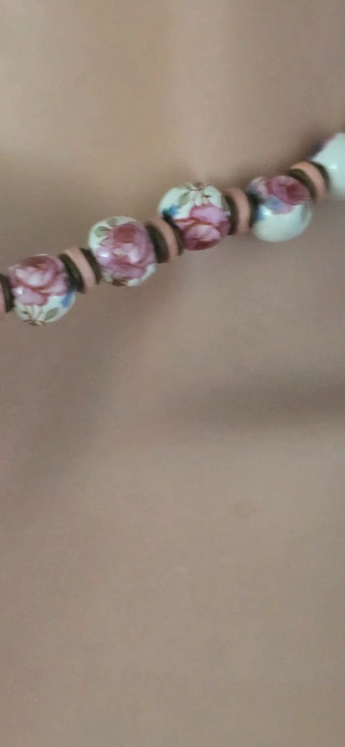 Collier de perles en céramique roses et blanches vintage - photo numéro 5