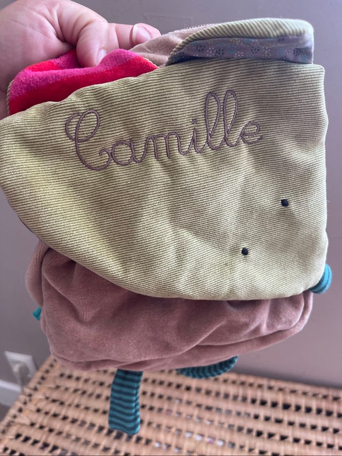 Cartable crèche Brodée prénom Camille - Les vilains pas beaux - photo numéro 3