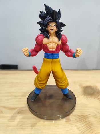 Figurine son goku ssj 4