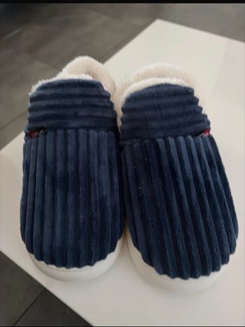 Pantoufles Hughies neuves 