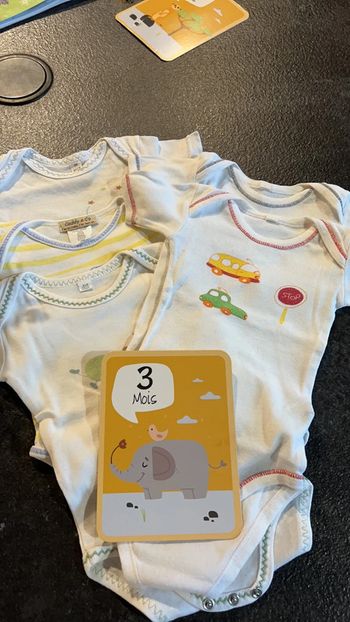 Lot de 5 bodys MC bodies