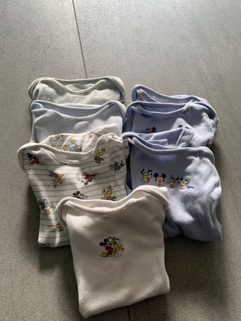 Lot bodys Mickey 24-36 mois.