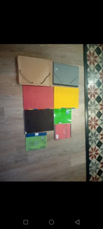Lot de fournitures scolaires trieur cahier