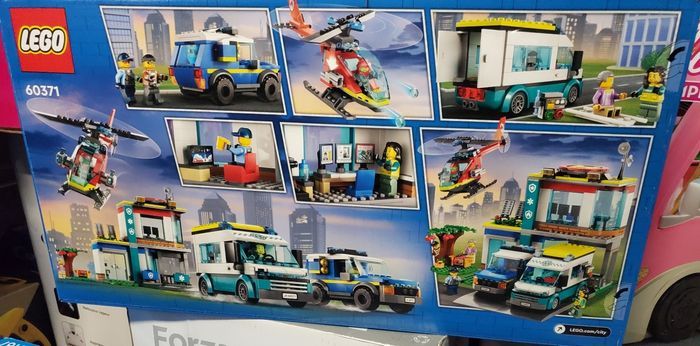 LEGO 60371 City - Le QG des Véhicules d'urgence. - photo numéro 2
