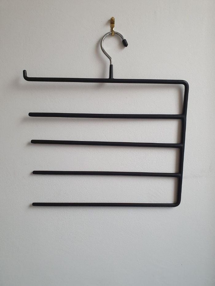 Ci très 4 barres de rangement