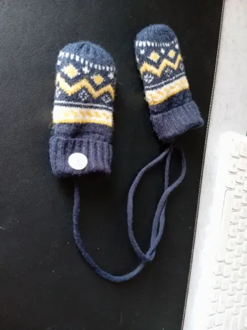 Gants taille 18. 23 mois
