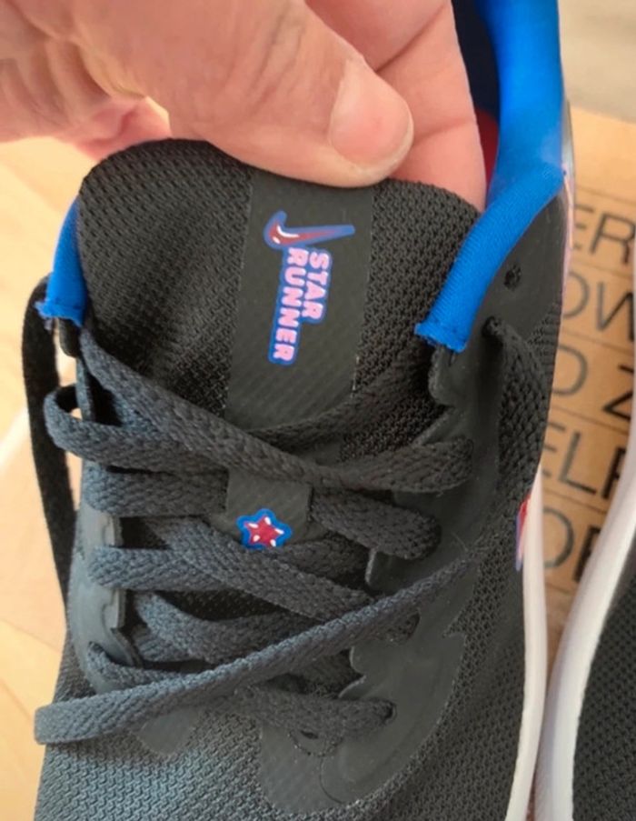Sneakers Nike taille 36,5 - photo numéro 6