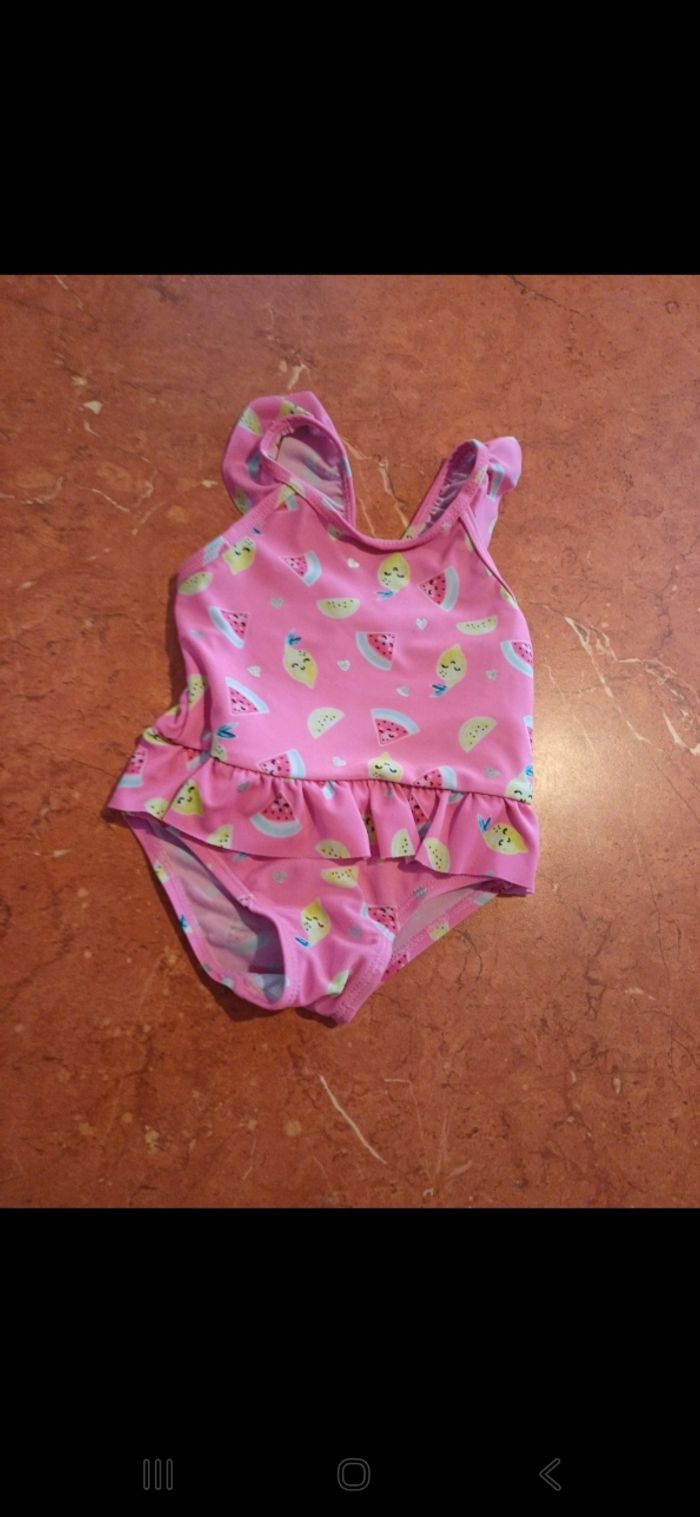 Maillot de bain bébé taille 9 mois