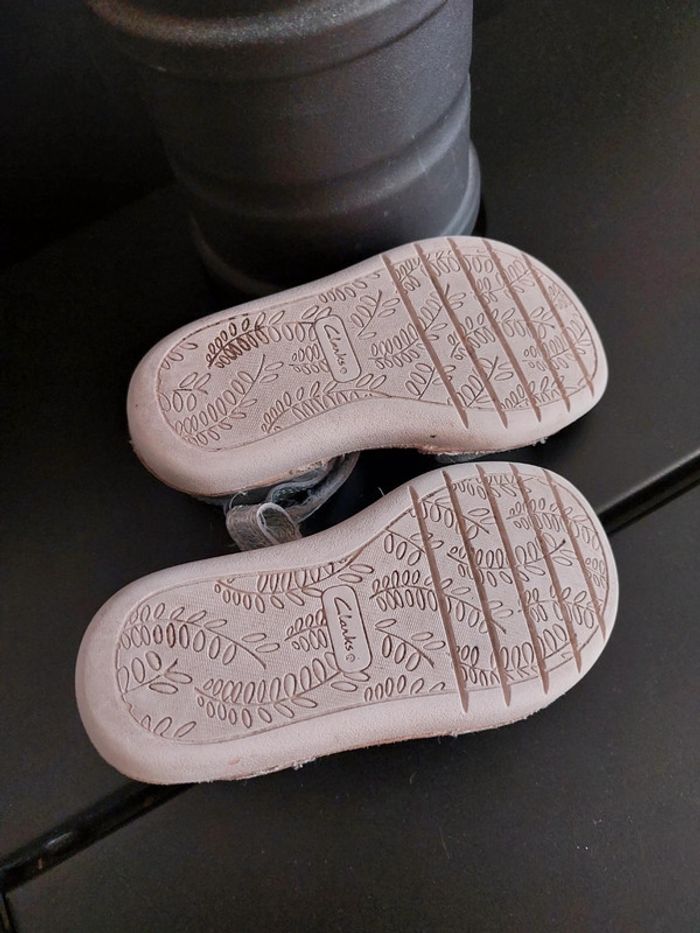 Sandales argentées Clarks Taille 22 - photo numéro 5